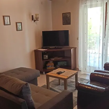 Family - 100m From Sea *