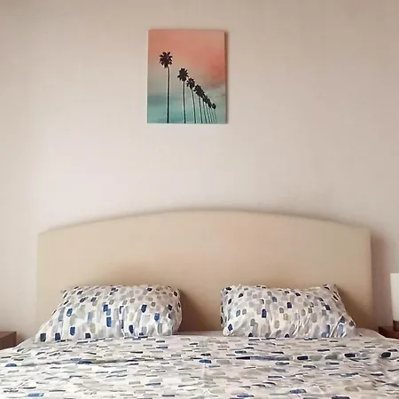 Family - 100m From Sea *