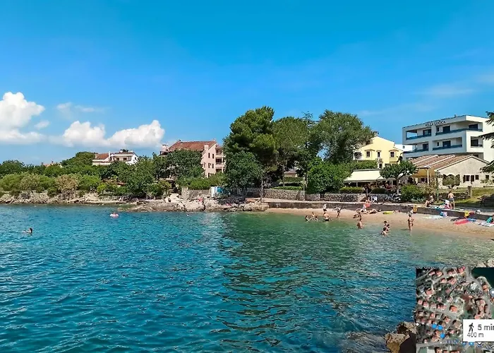 Family - 100m From Sea *